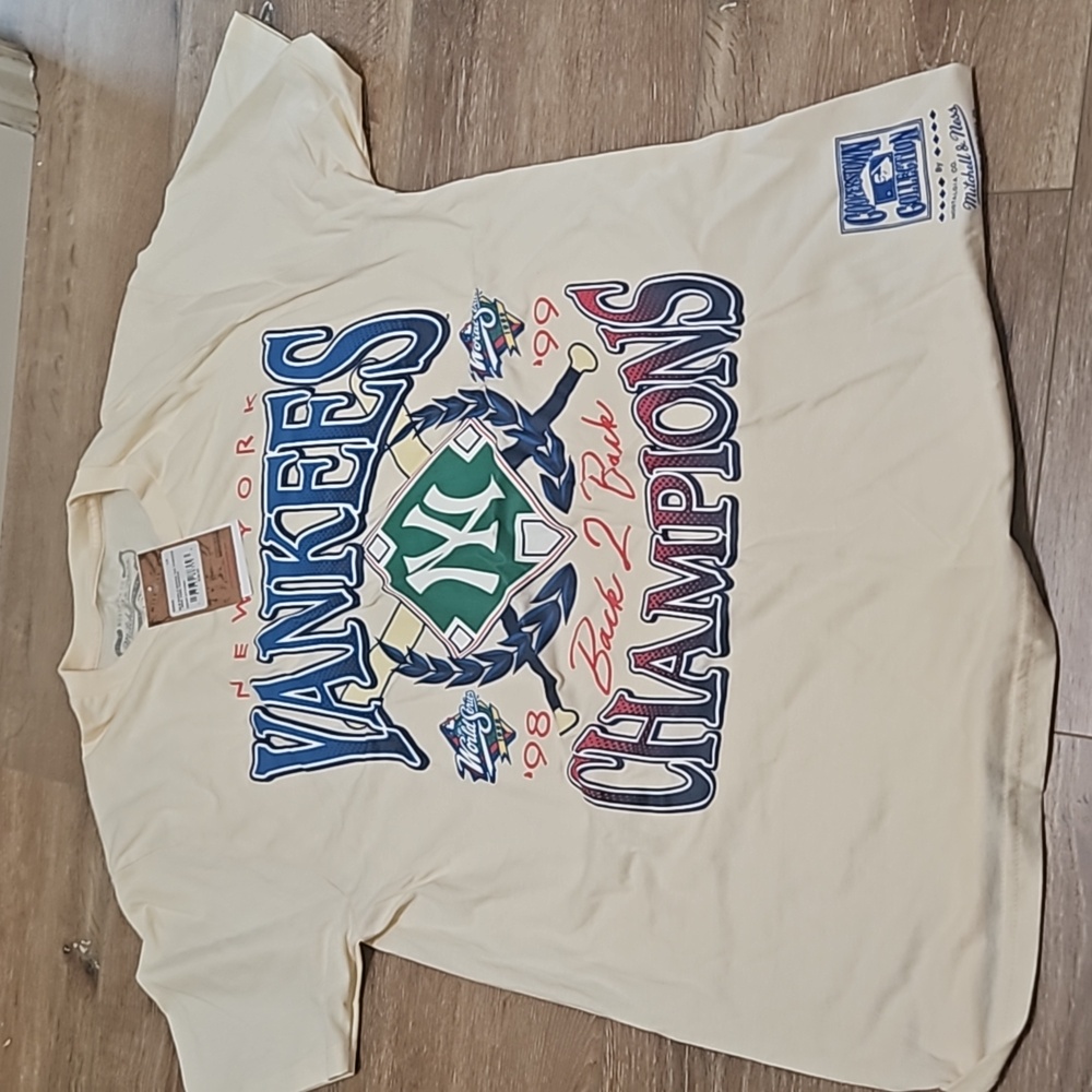 Yankees shirt
